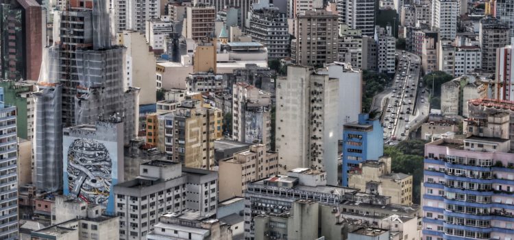 Artigo reflete sobre as dificuldades da habitação no Brasil em tempos de Covid-19